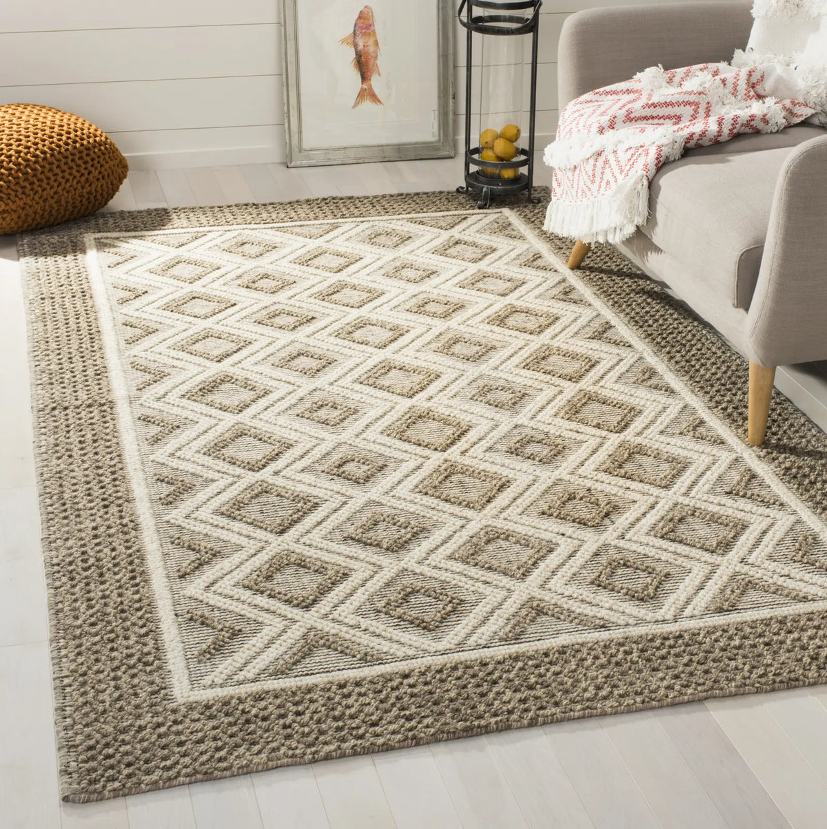 Safavieh Vermont 4'-0" x 6'-0" Rug in Beige / Ivory