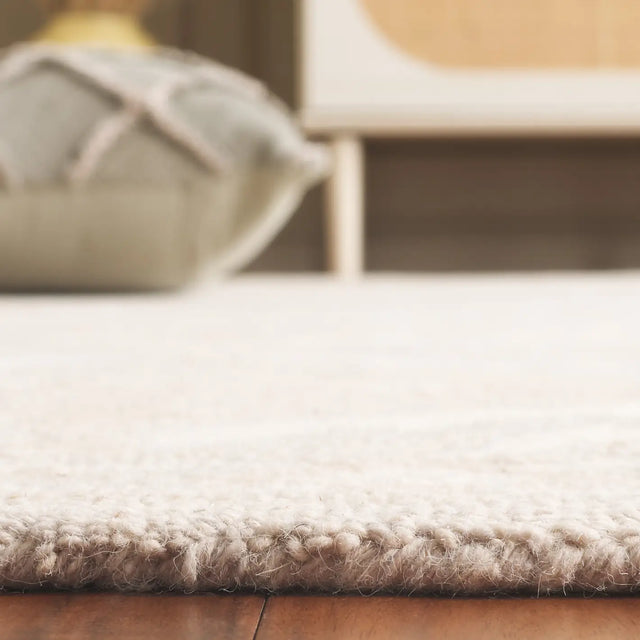 Safavieh Blossom 4'-0" x 6'-0" Rug in Silver / Ivory