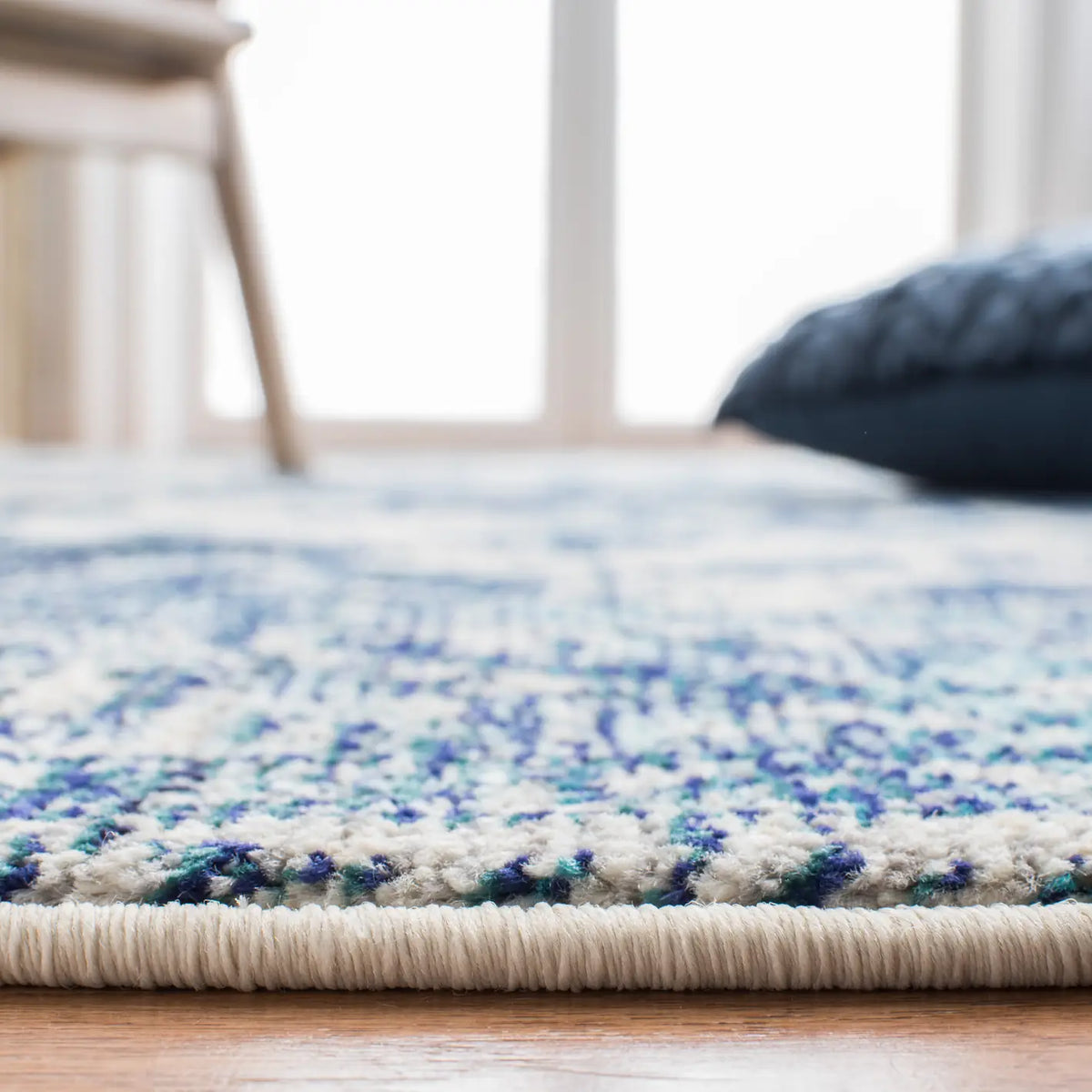 Safavieh Monaco 4'-0" x 5'-7" Rug in Ivory / Blue