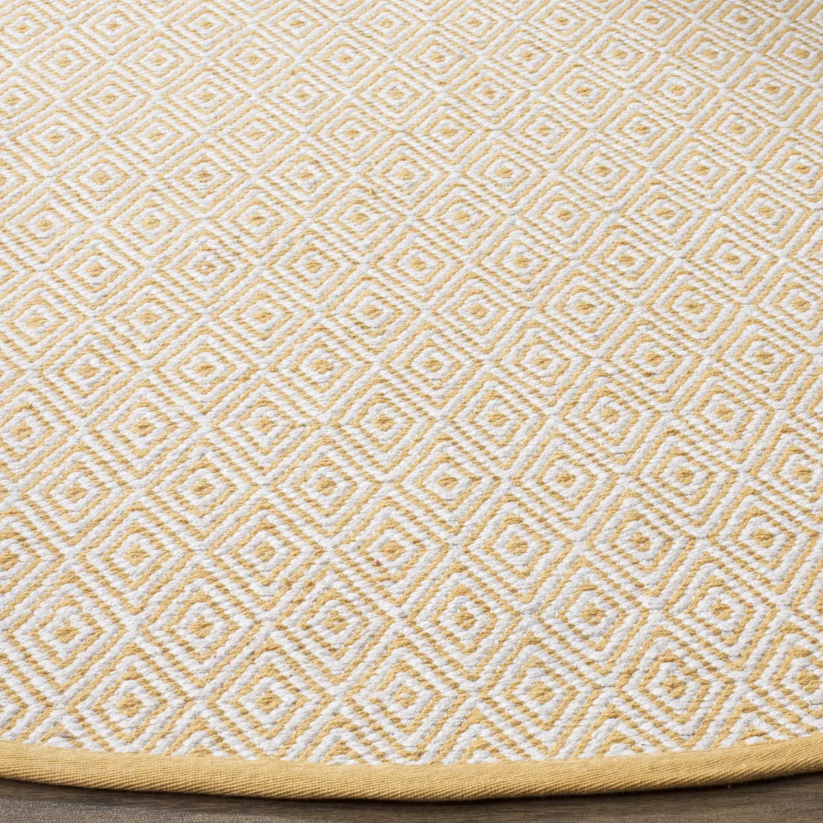 Safavieh Montauk 6'-0" x 6'-0" Rug in Ivory / Gold