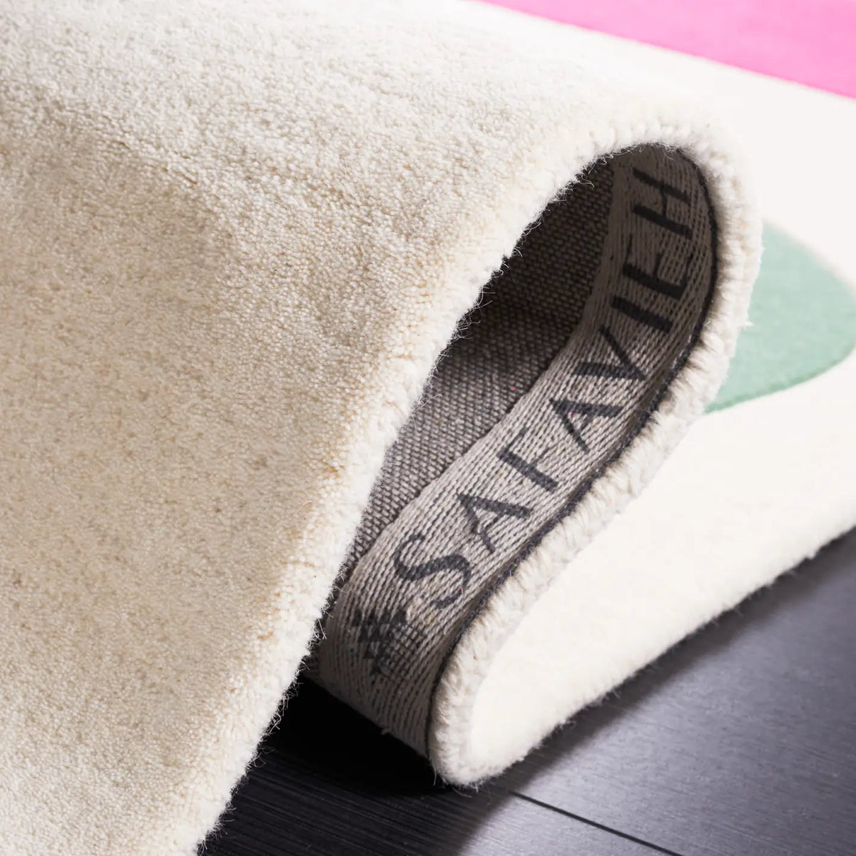 Safavieh Fifth Avenue 5'-0" x 8'-0" Rug in Ivory / Pink