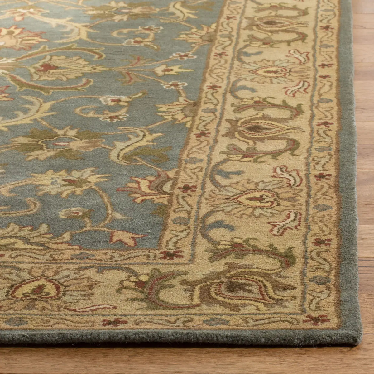 Safavieh Heritage 4'-0" x 6'-0" Rug in Blue / Beige