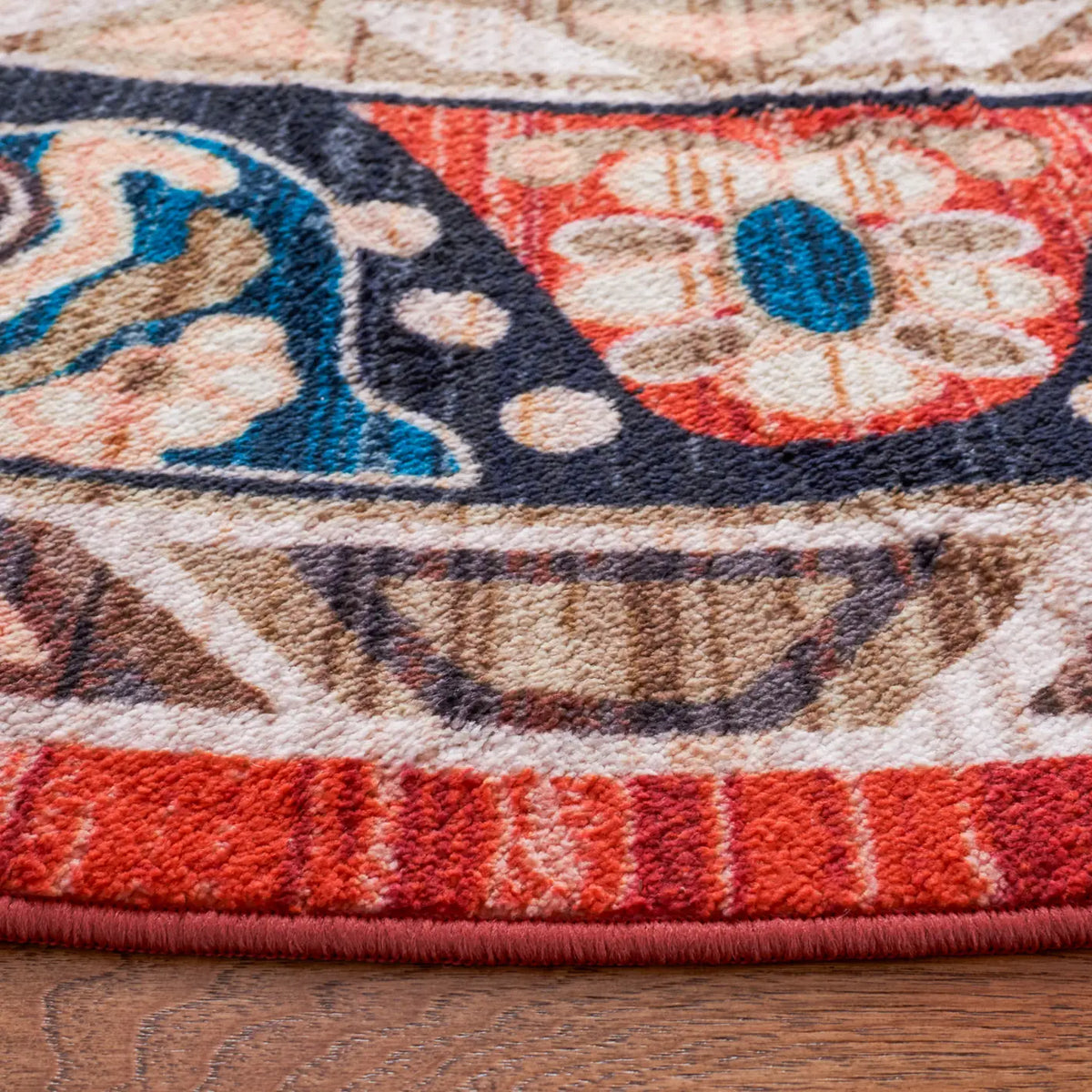 Safavieh Riviera 6'-7" x 6'-7" Rug in Black / Red