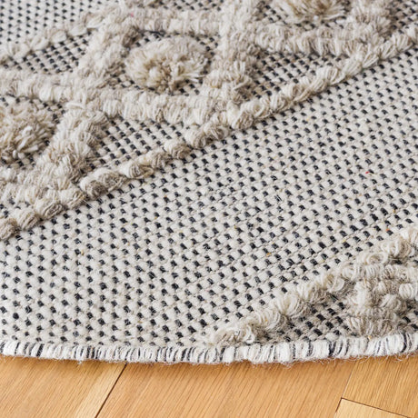 Safavieh Vermont 6'-0" x 6'-0" Rug in Beige / Ivory