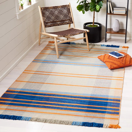 Safavieh Striped Kilim 4'-0" x 6'-0" Rug in Beige / Blue