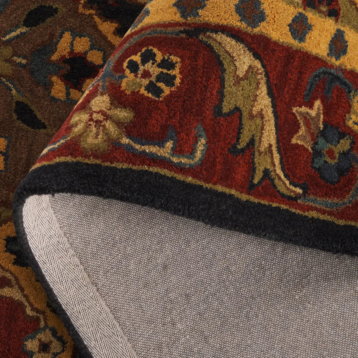 Safavieh Classic 4'-0" x 6'-0" Rug in Blue / Red