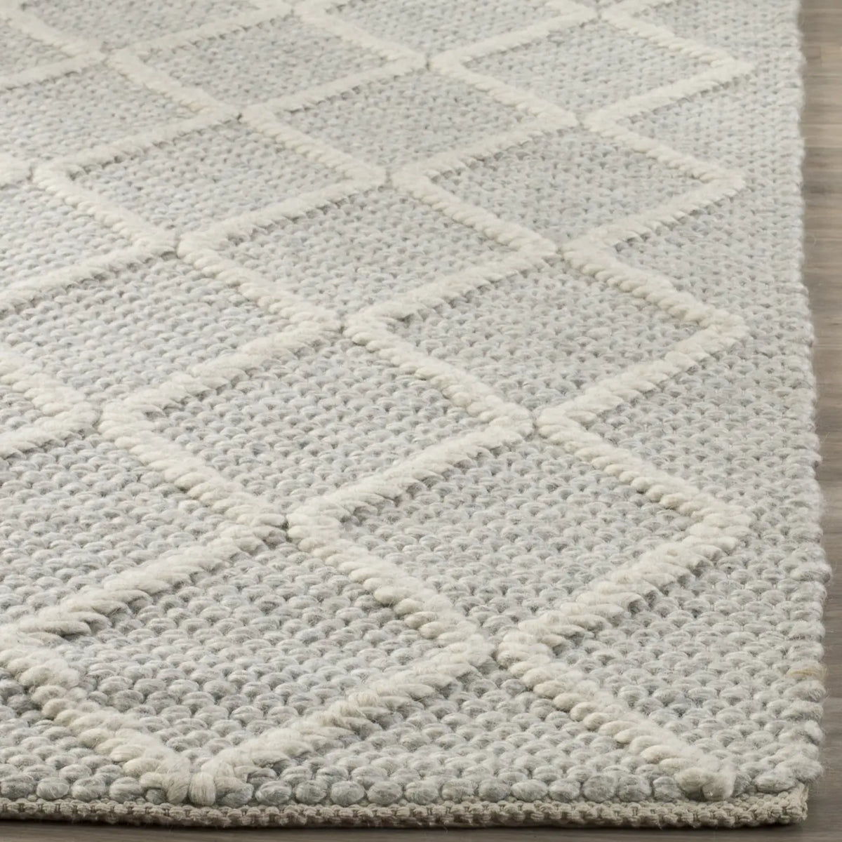 Safavieh Natura 5'-0" x 8'-0" Rug in Silver / Ivory