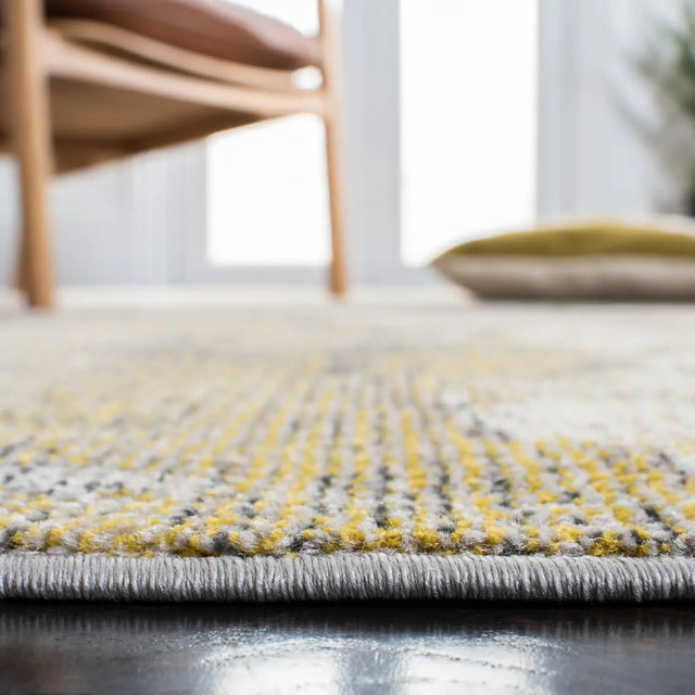 Safavieh Madison 4'-0" x 6'-0" Rug in Ivory / Grey