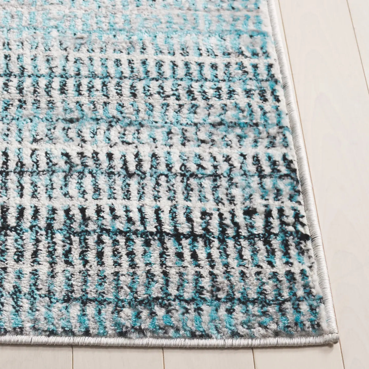 Safavieh Skyler 5'-1" x 7'-6" Rug in Blue / Grey