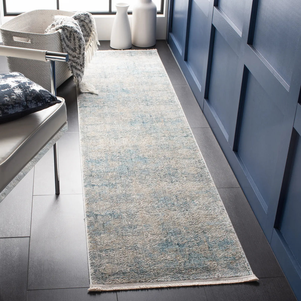 Safavieh Dream 2'-0" x 8'-0" Rug in Grey / Blue