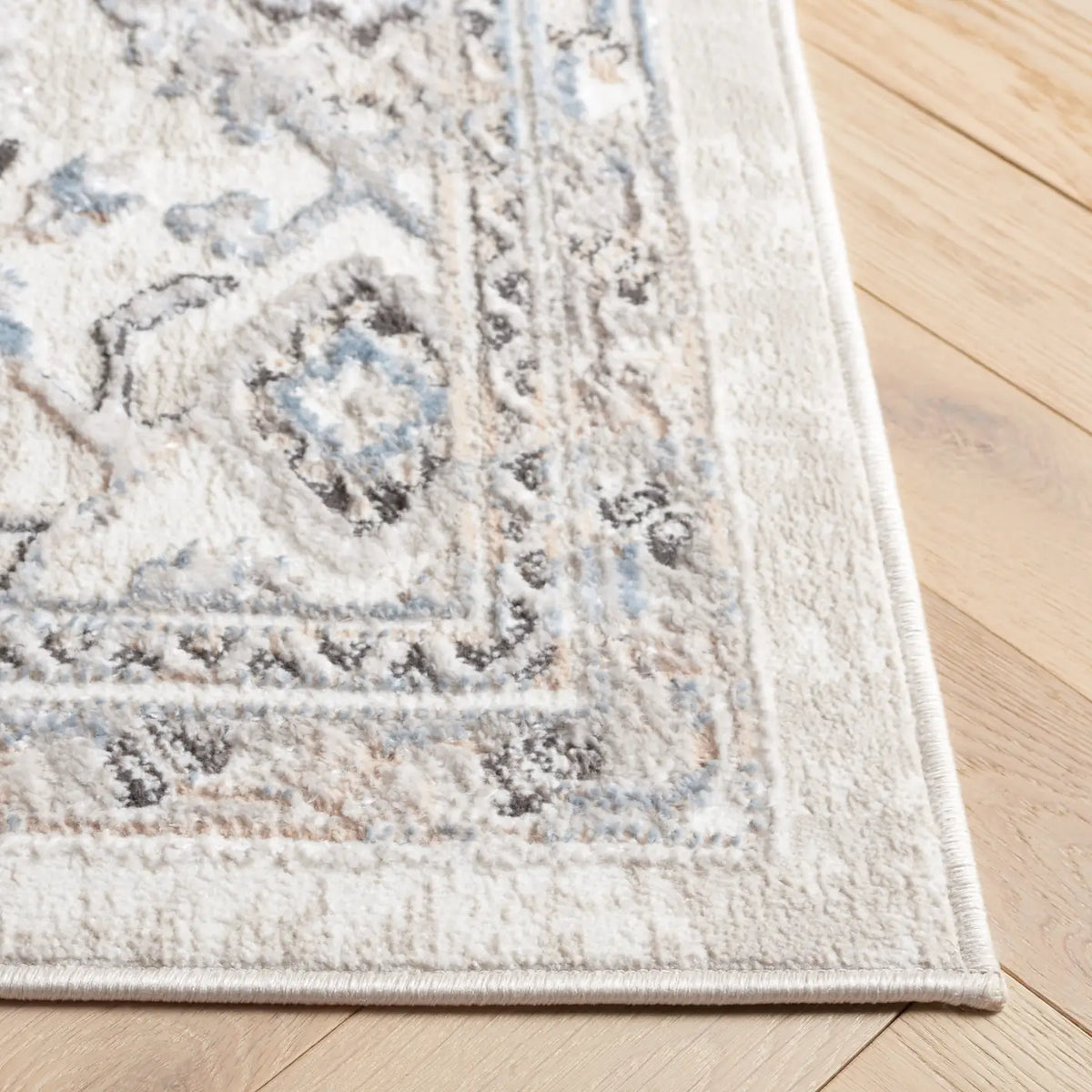 Safavieh Quincy 4'-0" x 6'-0" Rug in Ivory / Beige