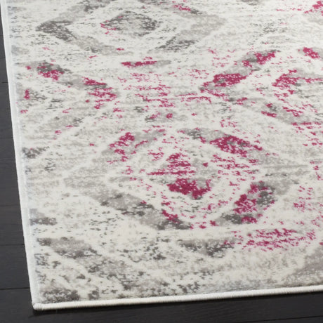 Safavieh Skyler 5'-1" x 7'-6" Rug in Ivory / Pink
