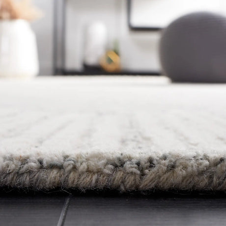 Safavieh Abstract 4'-0" x 6'-0" Rug in Grey / Ivory