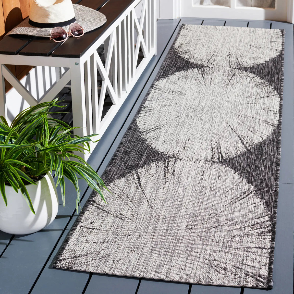 Safavieh Courtyard 2'-3" x 8'-0" Rug in Grey / Black