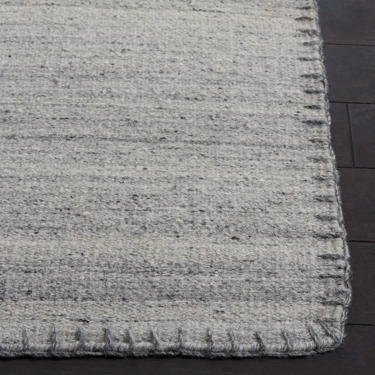 Safavieh Kilim 4'-0" x 6'-0" Rug in Grey