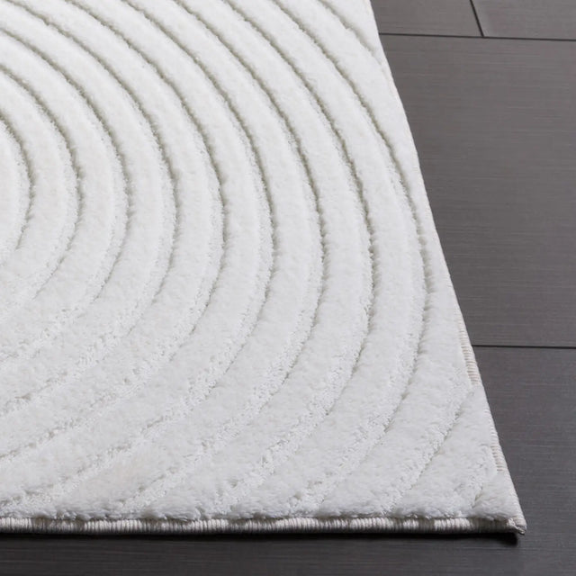 Safavieh Versailles 4'-0" x 6'-0" Rug in Ivory
