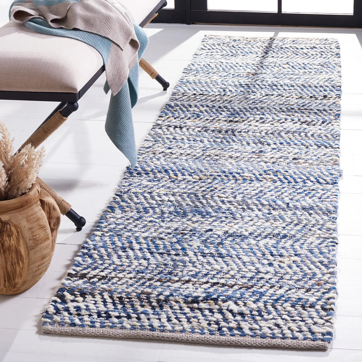 Safavieh Natura 2'-3" x 11'-0" Rug in Blue / Ivory