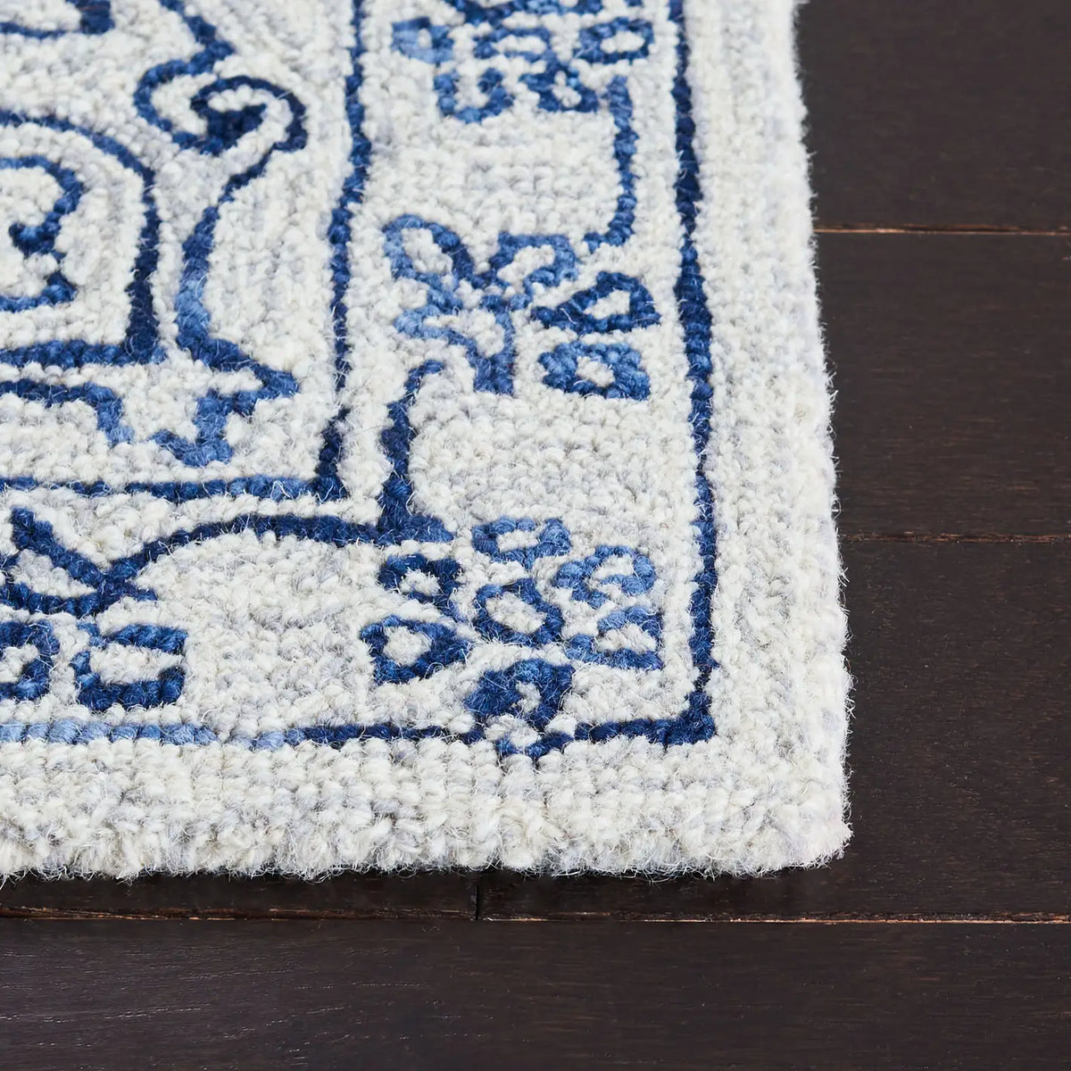 Safavieh Micro-Loop 4'-0" x 6'-0" Rug in Ivory / Blue