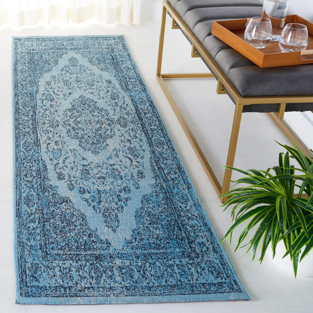 Safavieh Classic Vintage 2'-4" x 8'-0" Rug in Blue