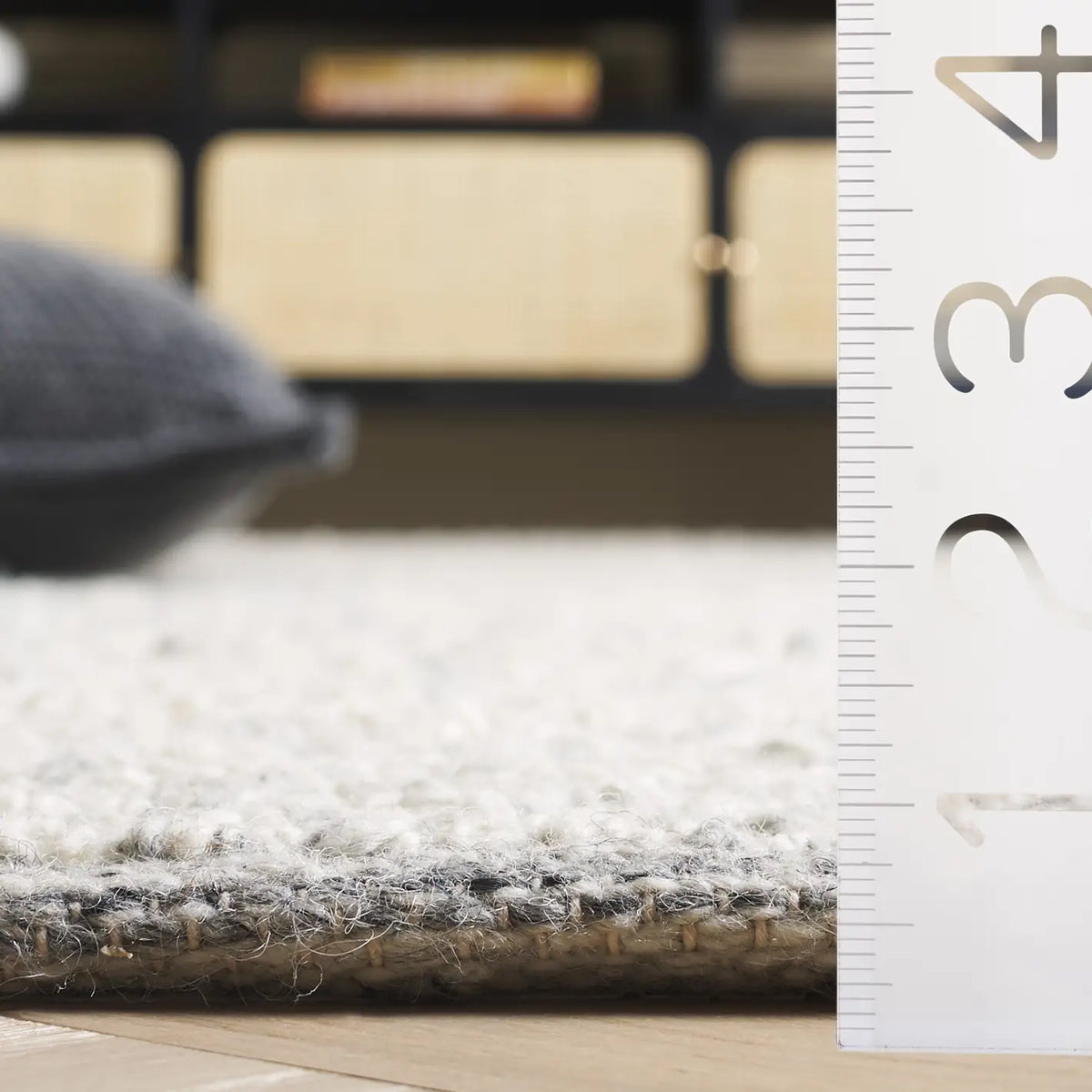 Safavieh Natura 4'-0" x 6'-0" Rug in Light Grey