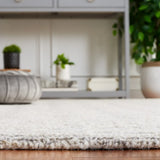 Safavieh Ebony 4'-0" x 6'-0" Rug in Grey / Ivory
