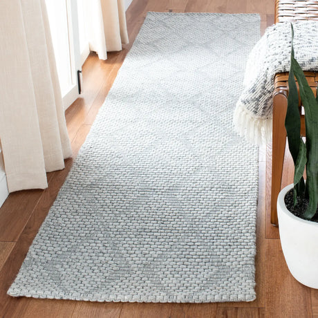 Safavieh Marbella 2'-3" x 9'-0" Rug in Silver / Grey