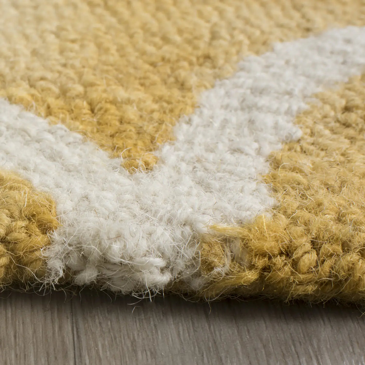 Safavieh Dip Dye 7'-0" x 7'-0" Rug in Gold / Ivory