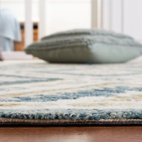 Safavieh Martha Stewart 4'-0" x 6'-0" Rug in Blue / Ivory