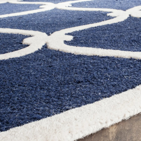 Safavieh Cambridge 6'-0" x 6'-0" Rug in Navy / Ivory