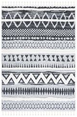 Safavieh Moroccan Tassel Shag 4'-0" x 6'-0" Rug in Grey / Black