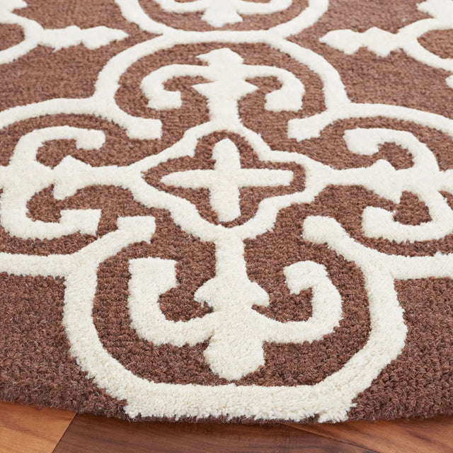 Safavieh Cambridge 6'-0" x 6'-0" Rug in Dark Brown / Ivory