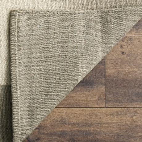 Safavieh Kilim 4'-0" x 6'-0" Rug in Beige / Light Green