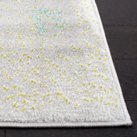 Safavieh Skyler 4'-0" x 6'-0" Rug in Grey / Green