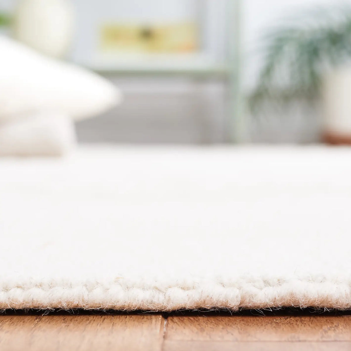 Safavieh Blossom 4'-0" x 6'-0" Rug in Ivory / Grey