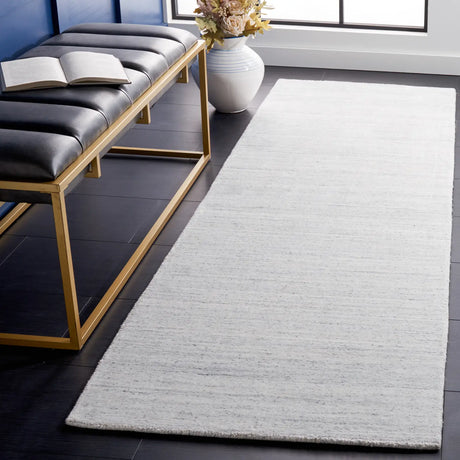 Safavieh Mirage 2'-6" x 8'-0" Rug in Silver