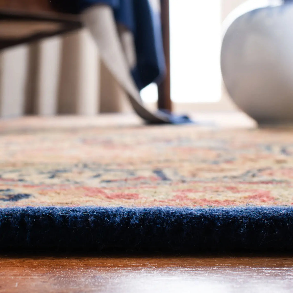 Safavieh Heritage 4'-0" x 6'-0" Rug in Blue / Red
