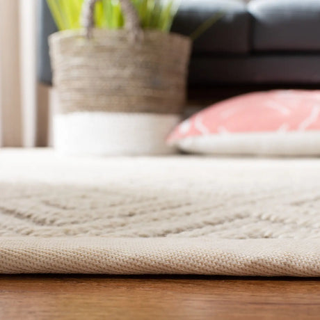 Safavieh Palm Beach 5'-0" x 8'-0" Rug in Natural / Ivory
