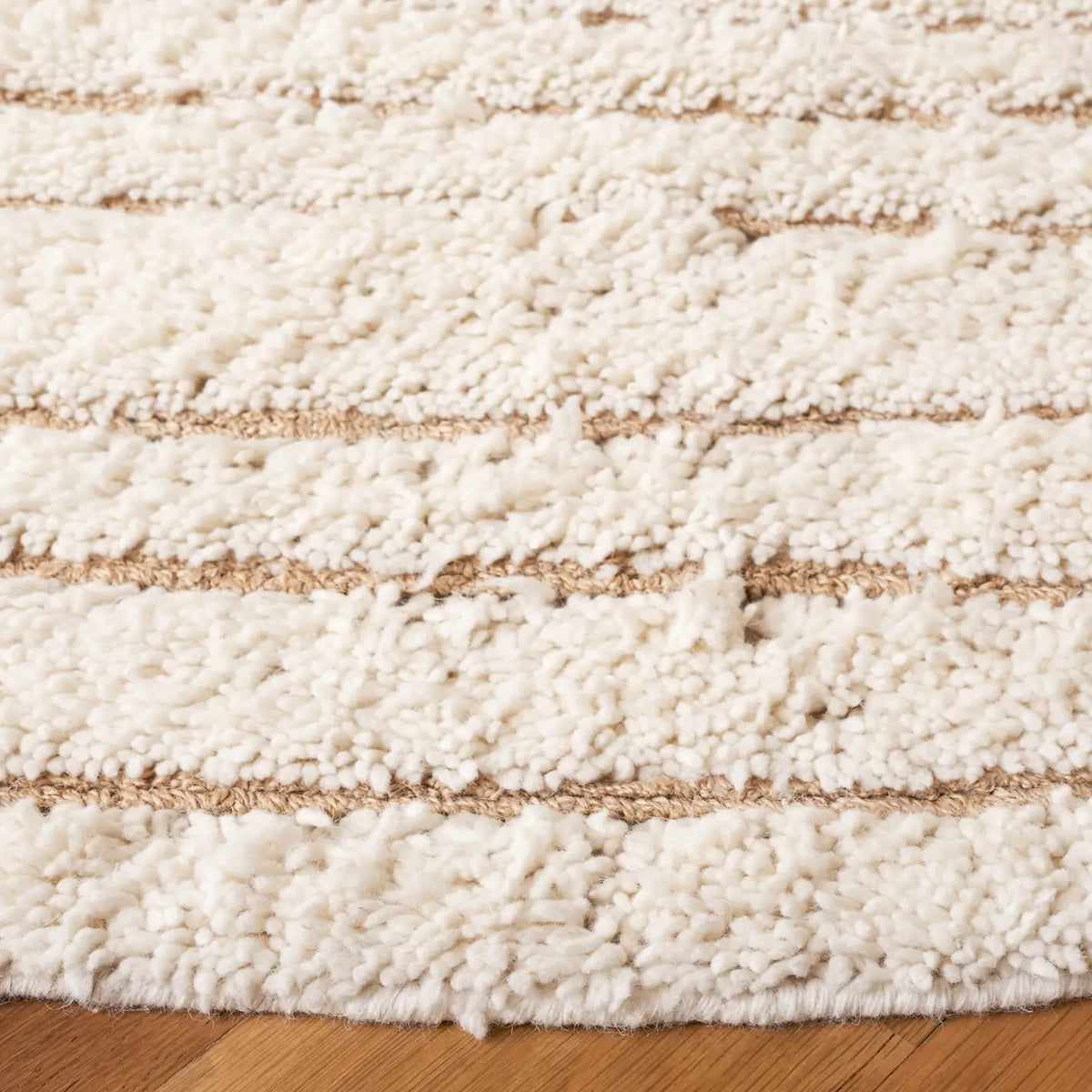 Safavieh Casablanca 6'-0" x 6'-0" Rug in Natural / Ivory