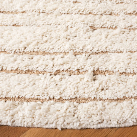 Safavieh Casablanca 6'-0" x 6'-0" Rug in Natural / Ivory
