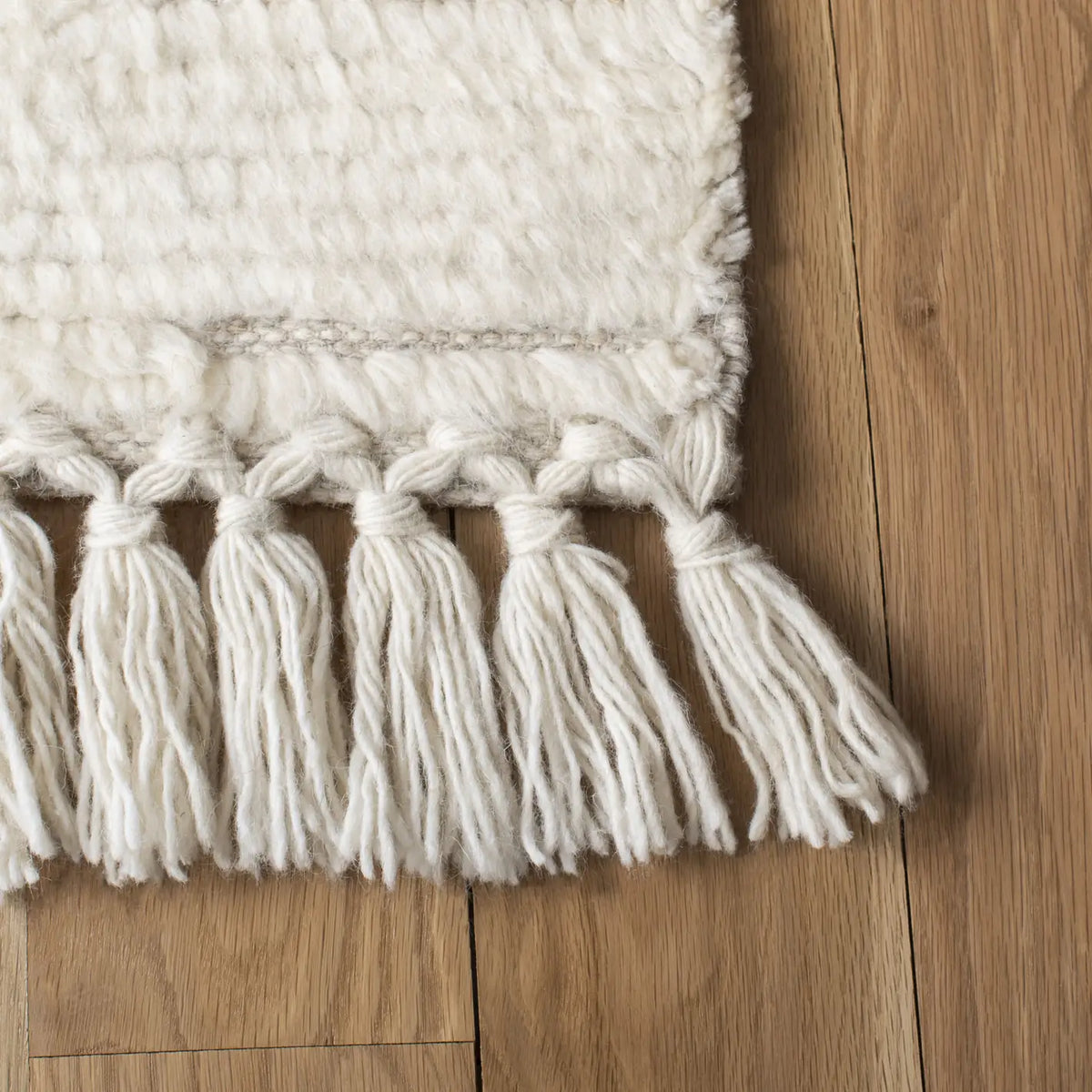 Safavieh Casablanca 4'-0" x 6'-0" Rug in Ivory