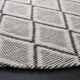 Safavieh Marbella 6'-0" x 6'-0" Rug in Ivory / Black