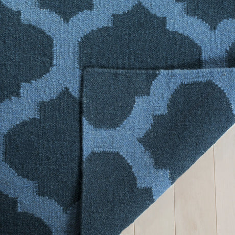 Safavieh Dhurries 5'-0" x 8'-0" Rug in Ink / Blue