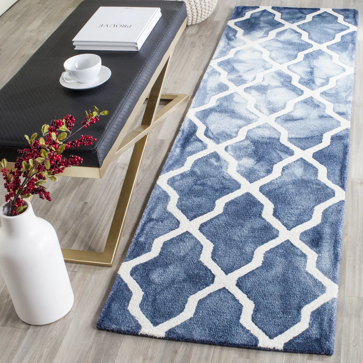Safavieh Dip Dye 2'-3" x 6'-0" Rug in Navy / Ivory