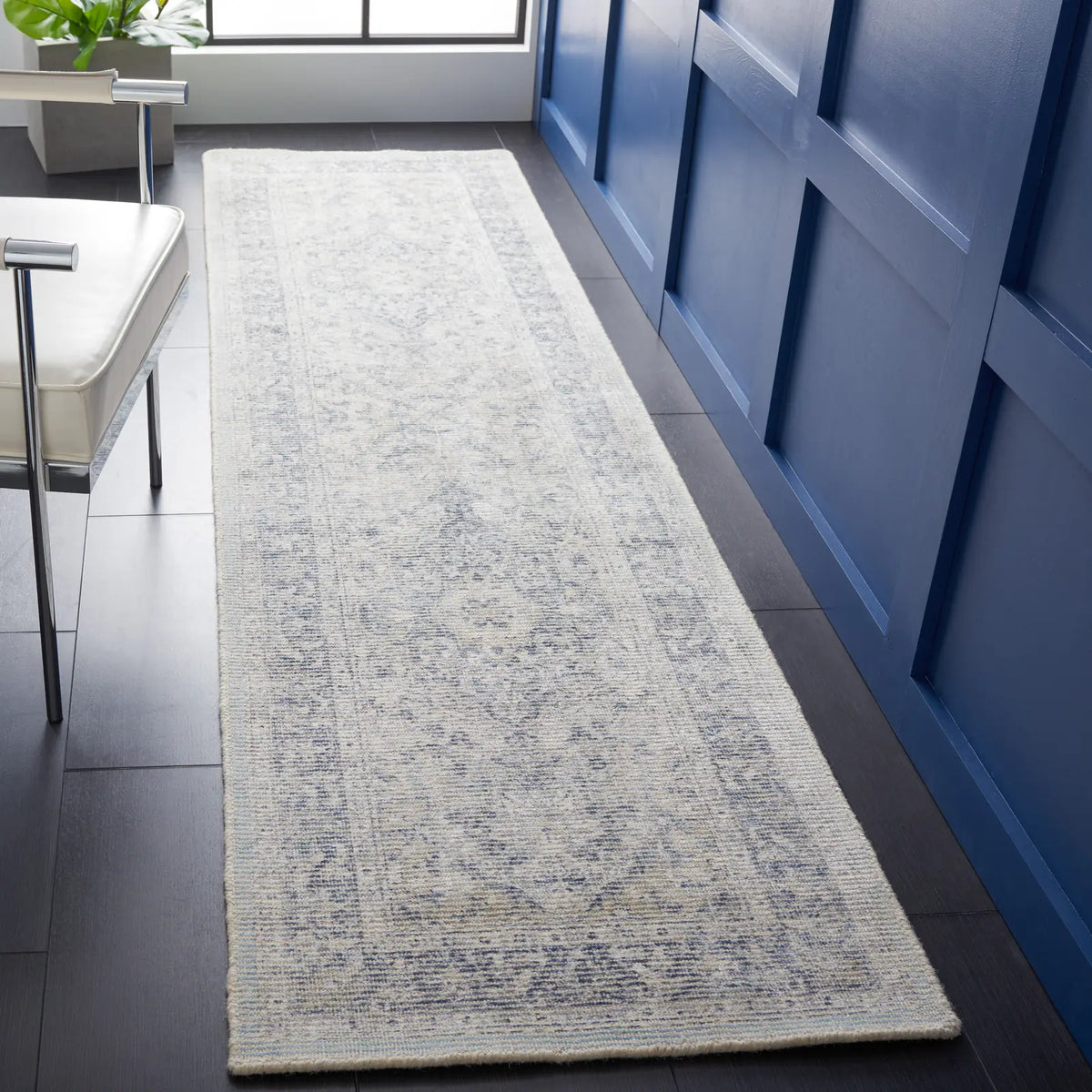 Safavieh Restoration Vintage 2'-3" x 9'-0" Rug in Ivory / Blue