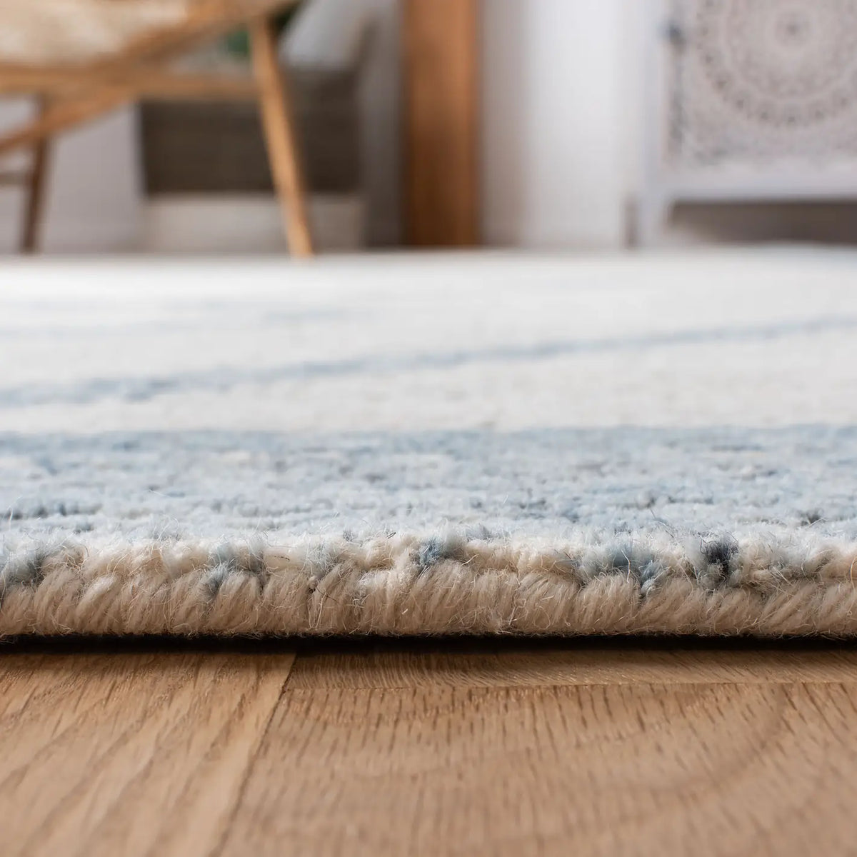 Safavieh Abstract 5'-0" x 8'-0" Rug in Ivory / Blue