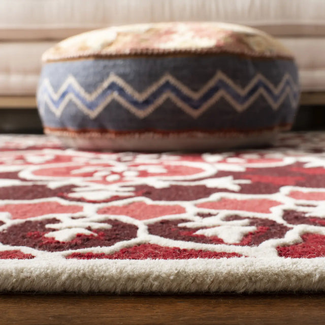Safavieh Bellagio 5'-0" x 8'-0" Rug in Red / Ivory