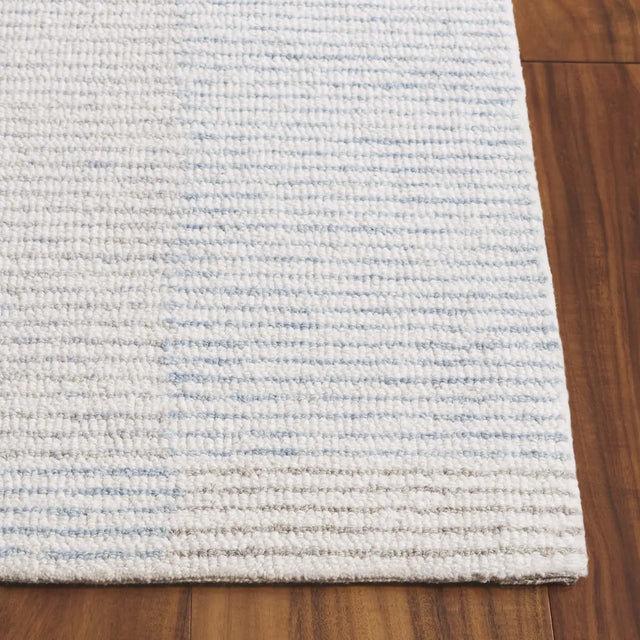 Safavieh Metro 4'-0" x 6'-0" Rug in Ivory / Light Blue