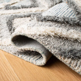 Safavieh Kenya 4'-0" x 6'-0" Rug in Ivory / Grey