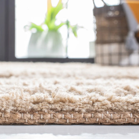 Safavieh Casablanca 4'-0" x 6'-0" Rug in Natural