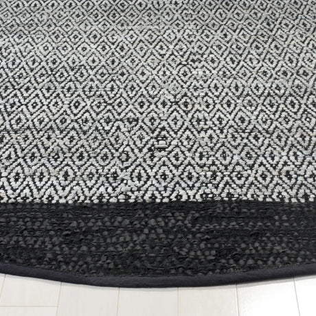 Safavieh Vintage Leather 6'-0" x 6'-0" Rug in Light Grey / Black